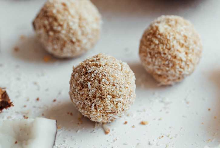 These Yummy 4-Ingredient Date Bites Are A Fiber-Filled, Nut-Free Snack