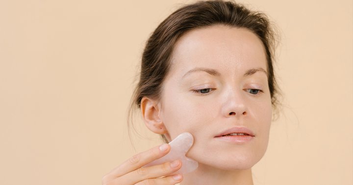 An Expert Guide To 8 Of The Most Popular Face Tools On The Market