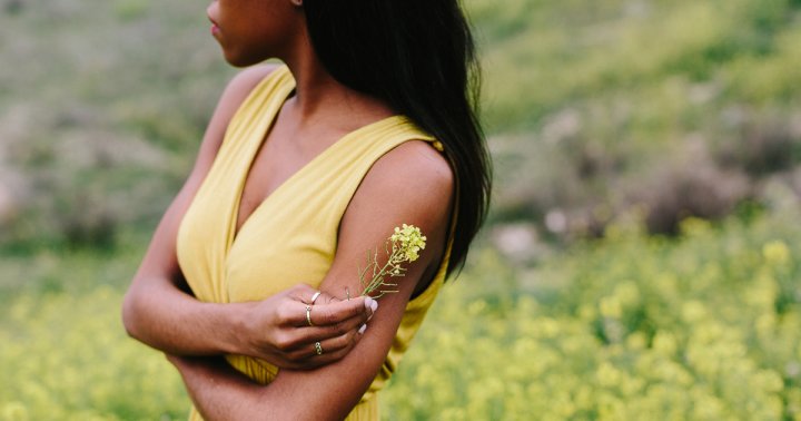 What It Means When Someone Crosses Their Arms, From Body Language Experts What It Means When Someone Crosses Their Arms, From Body Language Experts
