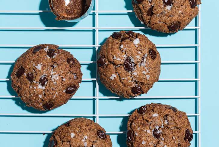 How To Make Paleo Chocolate Chip Cookie Dough (Yes, It's A Thing)