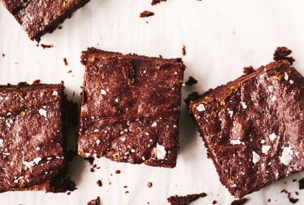 Make These Easy Raw Vegan Walnut Chocolate Brownies This Weekend