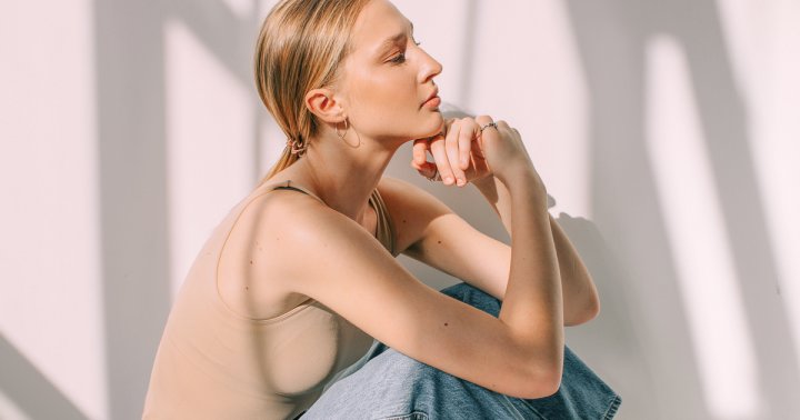 Is It Gratitude Or Toxic Positivity? A Therapist Explains The Difference