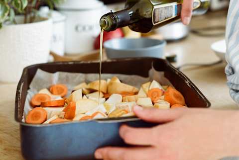 9 Healthiest Oils To Cook With, According To Nutritionists 9 Healthiest Oils To Cook With, According To Nutritionists