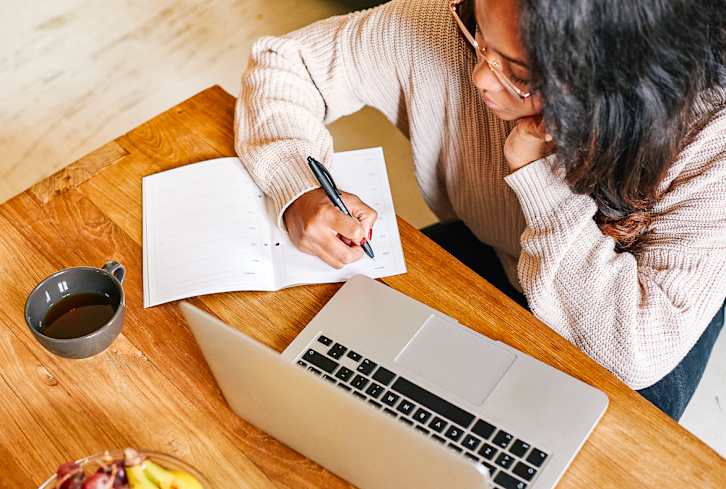 6 Practical Ways To Set Better Boundaries Around Your Time, From A Psychologist