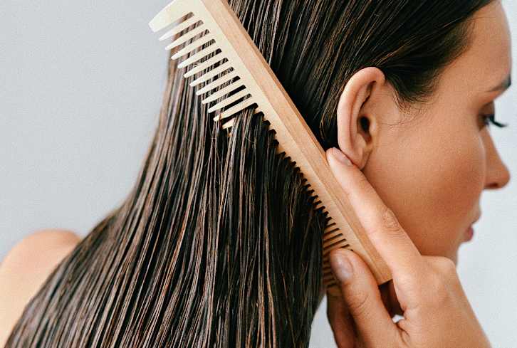 Try An Aloe Vera DIY Leave-In Conditioner + Mask For Hydrated Hair
