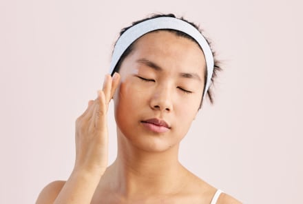 This 2-Minute Facial Massage Tutorial Can Help Ease Forehead Lines