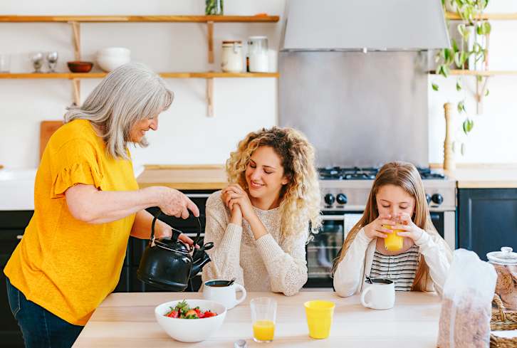 How To Set Healthy Boundaries With Parents (And What That Looks Like)