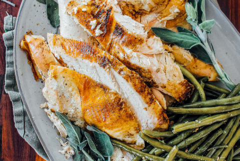 Garlic and Sage Turkey Breast with Green Beans