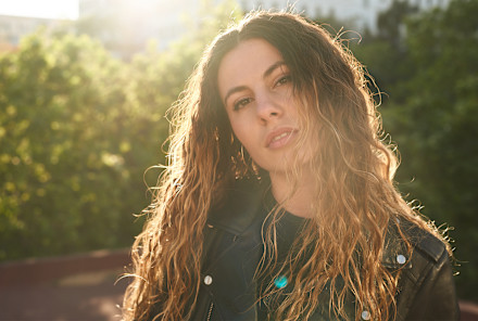 How To Create Effortless, Natural-Looking Waves, From A Celeb Stylist