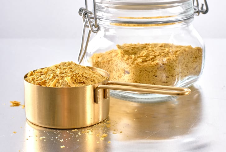 5 Reasons To Eat Nutritional Yeast & The Best Ways To Add It To Your Diet