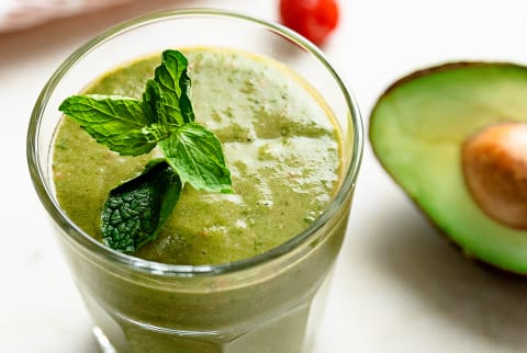 Green keto smoothie with matcha and mint