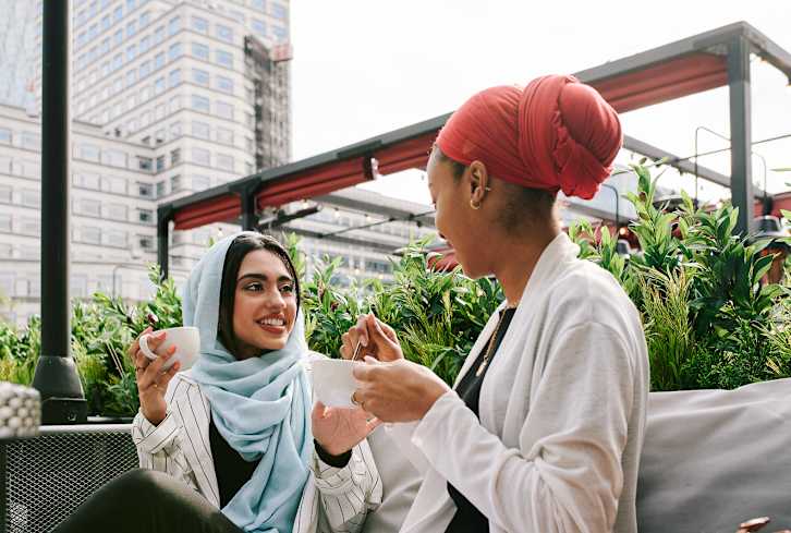 Need Some New Friends? Here's How Experts Recommend Meeting New People