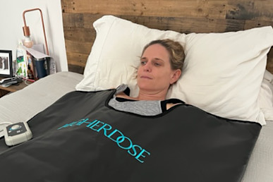 Best Infrared Sauna Blanket HigherDose Review with colleen in blanket