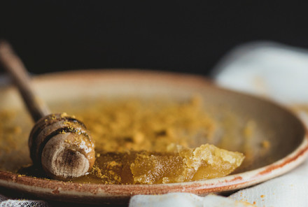 DIY: Banana-Honey Face Mask To Soothe Dry Skin