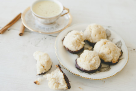 Chocolaty Coconut Macaroons That Replace Sugar With Maple Syrup
