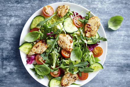 What To Eat Before And After A Workout: A Personal Trainer Explains