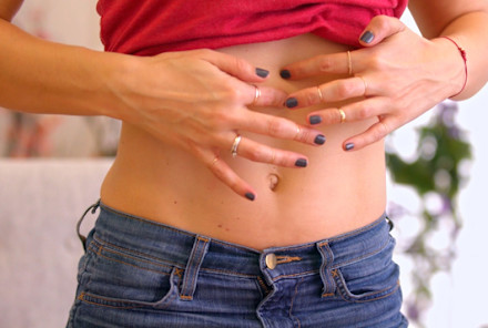 Feeling Bloated? Here's A 3-Minute Acupressure Routine To Beat Digestive Issues