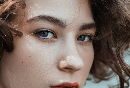 Do You Wax Your Eyebrows? Look Out For This Sneaky Reaction