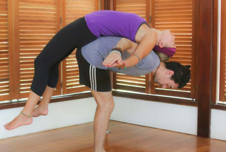 5 Couples Yoga Poses To Strengthen Your Relationship