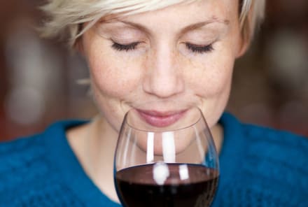 7 Ways Drinking Wine Can Improve Your Health & Happiness
