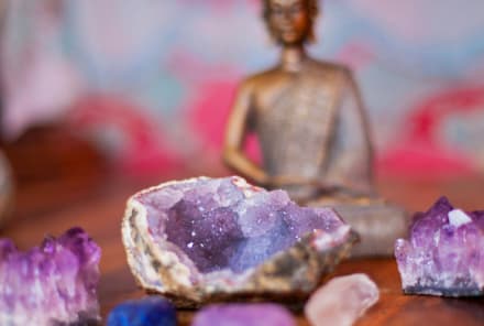 A Primer On Healing Crystals: 11 You Should Know (Infographic)