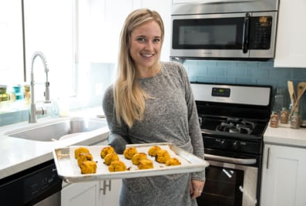 The Flourless, Sugar-Free Cookies This Yogi Brings To Every Holiday Party