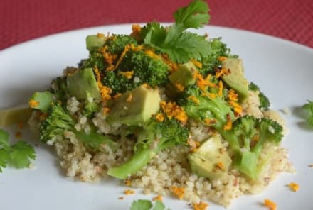 Perfect Weekday Lunch: Quinoa & Broccoli Salad With Almonds