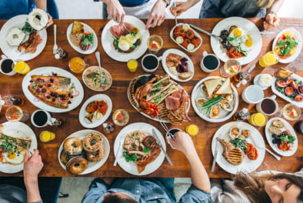8 Tricks To Avoid Overeating When You’re Out With Friends