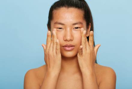 Neem Oil: Benefits For Skin & Hair + More About The Underrated Ayurvedic Beauty Oil