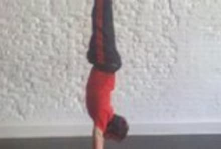Handstand: How-to, Tips, Benefits
