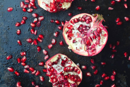 A Nutritionist's 2 Foolproof Hacks For De-Seeding Pomegranates, Without The Mess