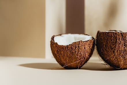 5 Health Benefits Of Coconut Water & How Nutritionists Want You To Drink It