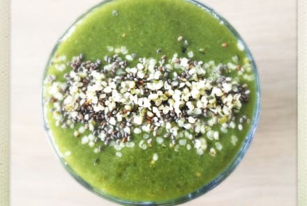 Drink This Green Detox Smoothie For Glowing Skin!