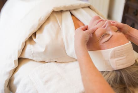 This Facial Is A+ For Brighter Skin & Reducing Puffiness, Estheticians Say