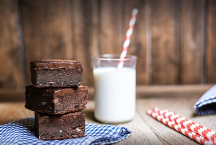 This No-Bake Chocolate Fudge Is Hiding A Secret Healthy Ingredient