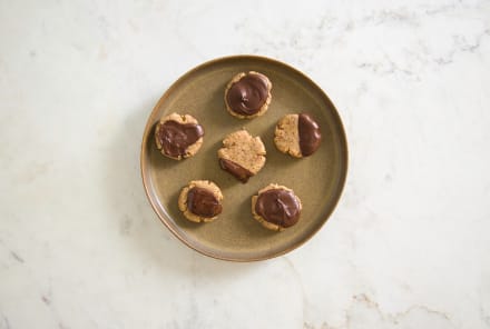 These No-Bake Nut Butter Cookies Are The Perfect Mood-Stabilizing Snack