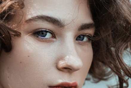Do You Wax Your Eyebrows? Look Out For This Sneaky Reaction