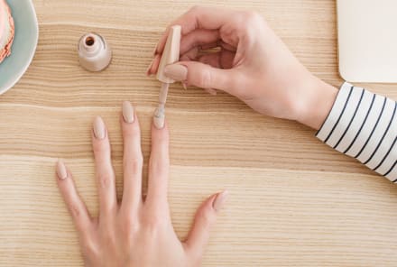 PSA: Hailey Bieber's "Glazed Donut Nails" Recently Got A Major Fall Upgrade