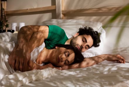 How To Deal If You & Your Partner Sleep At Different Sleep Temperatures