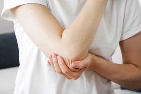 Dry, Inflamed Skin? Don't Ignore it — Research Reveals It Can Lead To Joint Pain & Arthritis