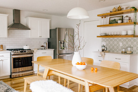 Minimal Kitchen with Dining Table Minimal Kitchen with Dining Table