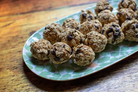 Protein energy ball bites with oats and chocolate chips