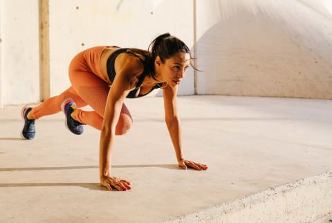 Woman doing mountain climbers