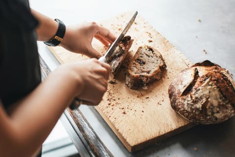 TK Smart Tips On How To Keep Your Wood Cutting Boards Smelling Fresh (And Not Like Garlic)