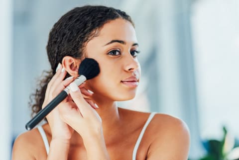 woman putting on powder