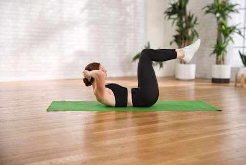 woman doing a tabletop crunch