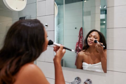 woman applying makeup