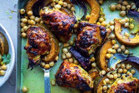 sheet pan chicken thighs with chickpeas, onion, and squash