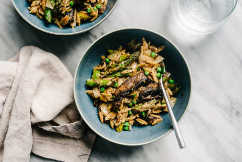 emon orzo pasta with portabello mushrooms, asparagus, peas and leeks