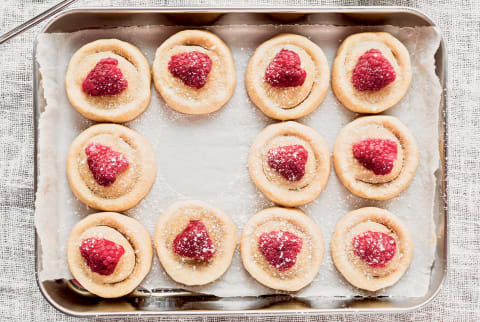 vegan cheesecake cookies with raspberries